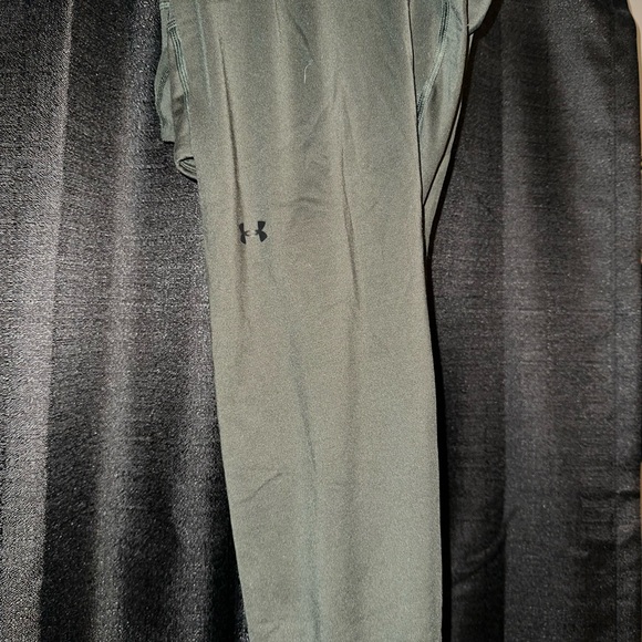 Under Armour Olive Performance Shirt - Picture 2 of 2